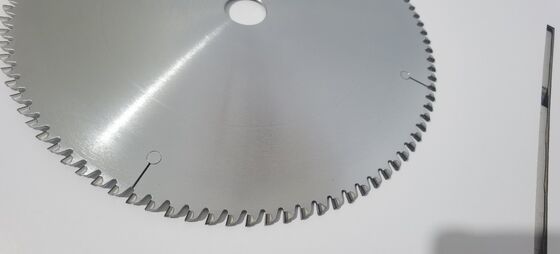 qualità  Paint Coating PCD Circular Saw Blades For Smooth And Clean Cuts fabbrica